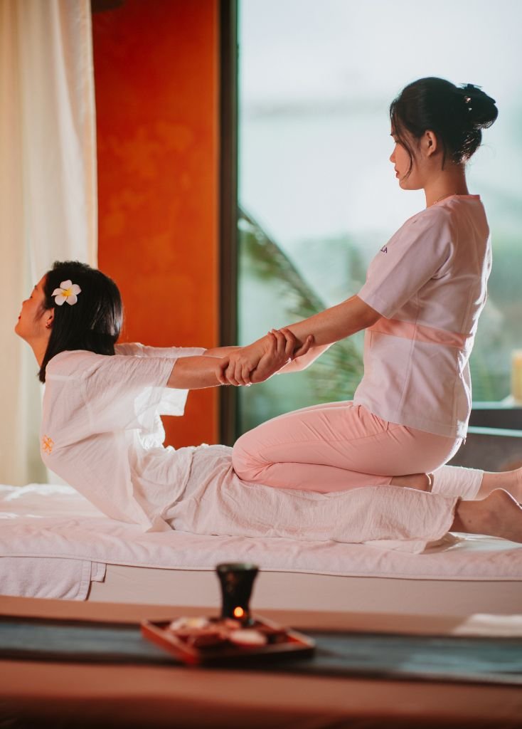 Tay masajı xüsusilə bədənində sərtlik, gərginlik və hərəkət məhdudiyyəti hiss edən qadınlar üçün uyğundur