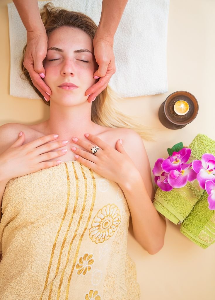 Tay masajının əsas faydalarından biri əzələlərin təbii şəkildə boşalması və bədənin elastikliyinin artmasıdır